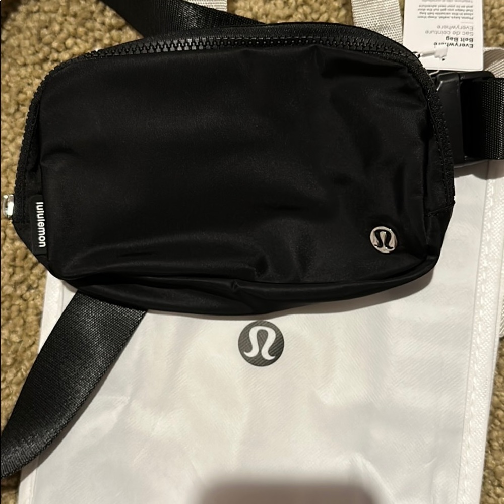 Lululemon Everywhere Belt Bag